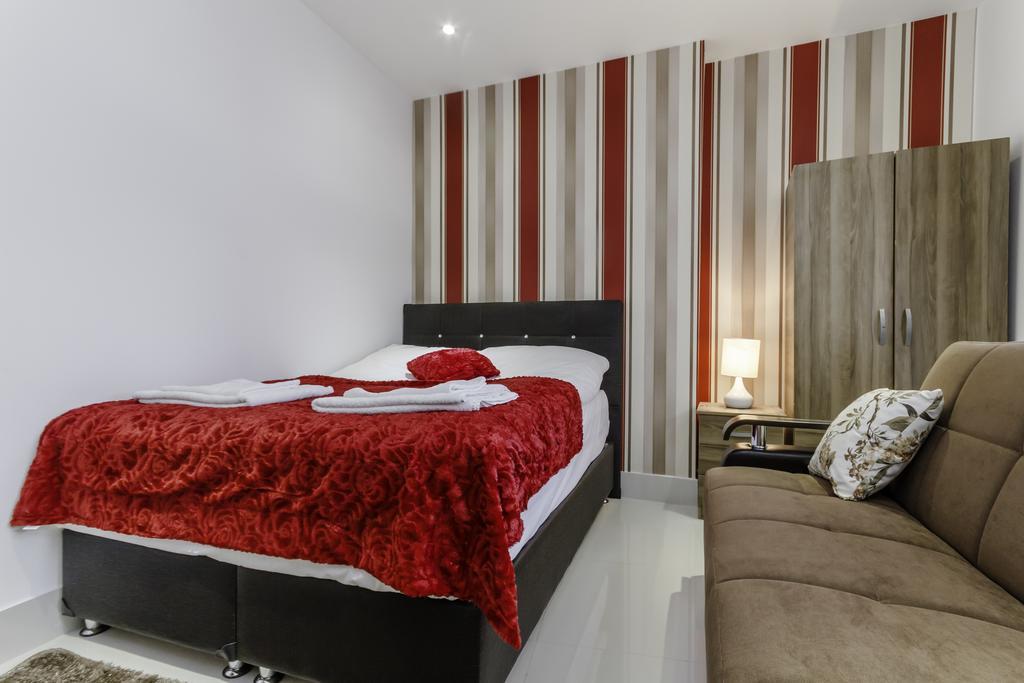 Gate Serviced Apartment