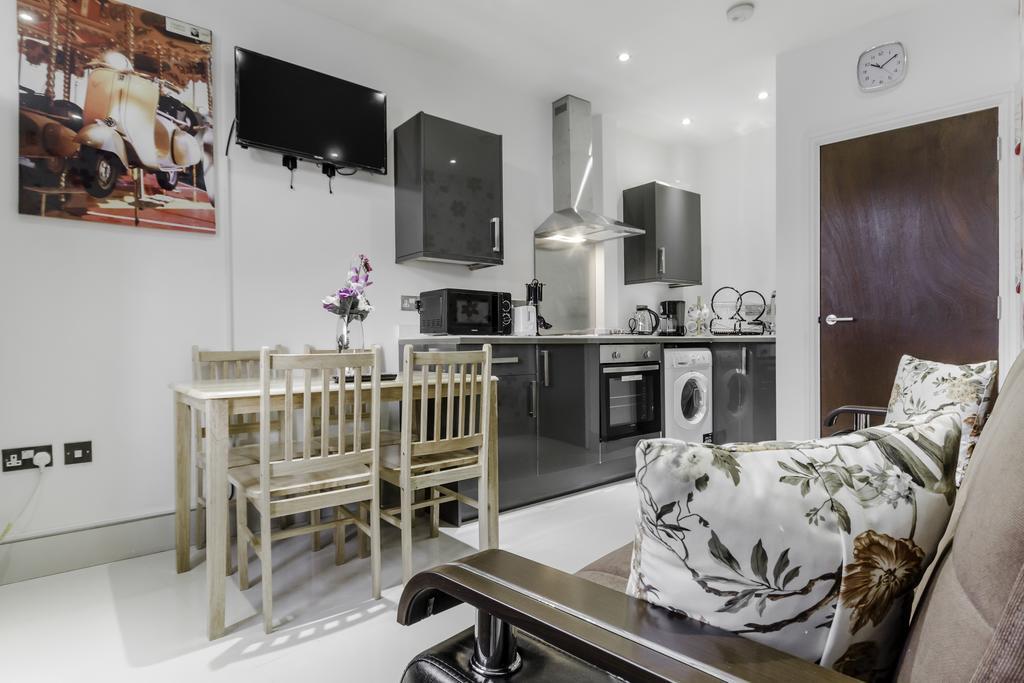 Gate Serviced Apartment *